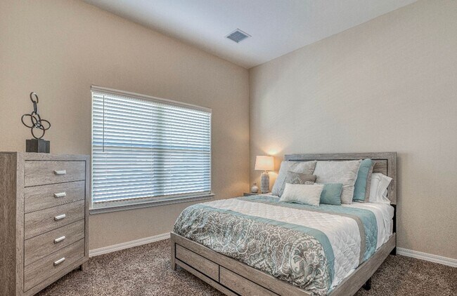 Building Photo - Eastside area for  Short or Long Term Rental(Completely Furnished) Beautiful 4 bed/2.5 baths