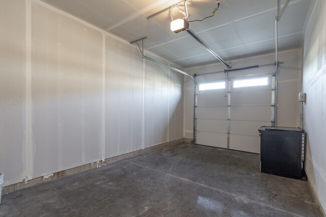 Garage - 16011 NE 30th St