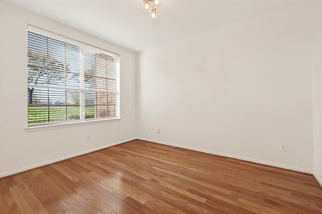 Building Photo - 17719 Brair Arbor