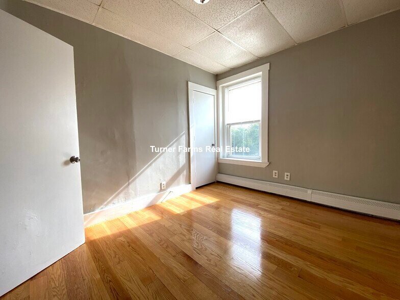 Building Photo - 270 Bowdoin St