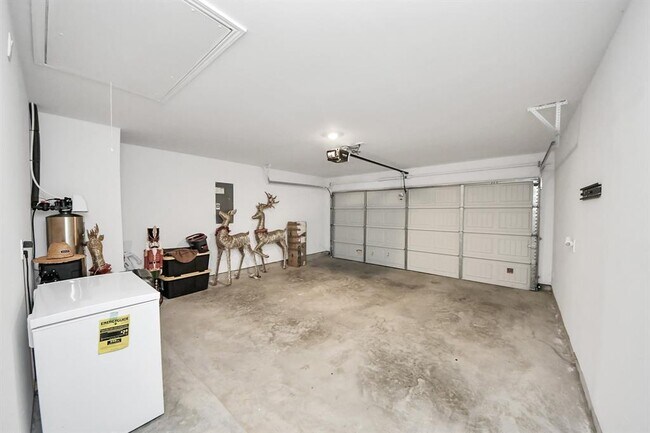 Building Photo - 1302 Redbud Ln