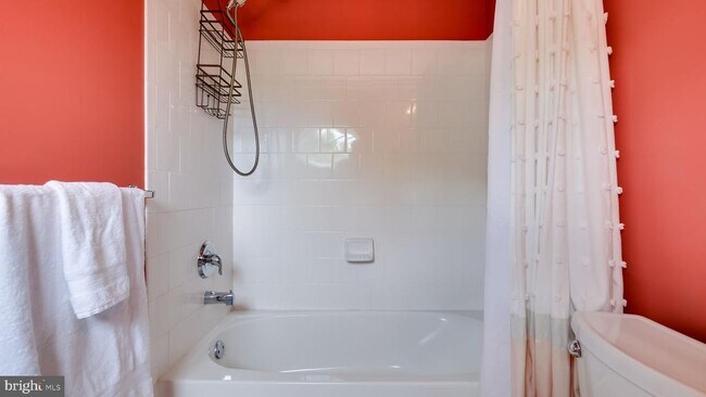 Building Photo - 28 Croft Dr