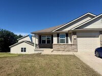 Building Photo - 3319 Dove Dr