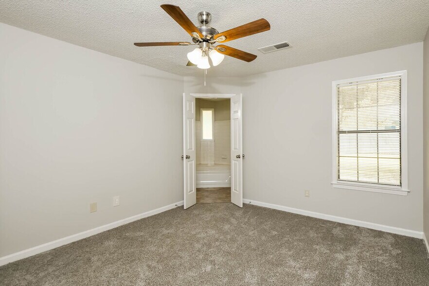 Building Photo - 4805 Gadwall Dr W