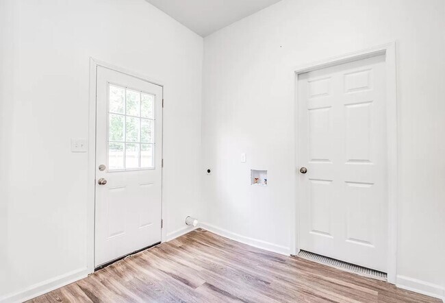 Building Photo - Beautiful Home For Rent in East Memphis-Co...