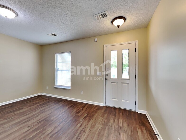 Building Photo - 304 S Port Dr