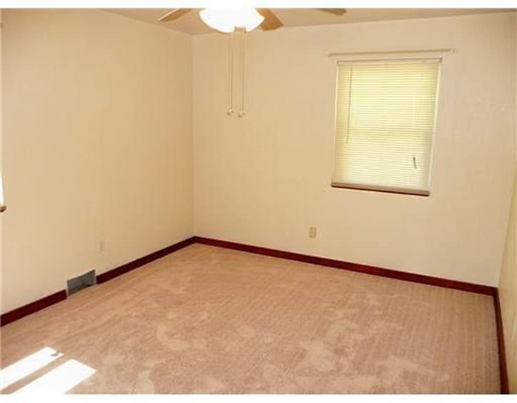 Building Photo - 310 Onyx Ave