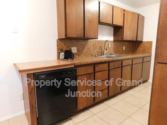 Building Photo - 3292 Lombardy Ln