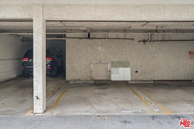 Building Photo - 5534 Sylmar Ave