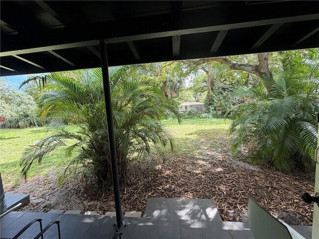 Building Photo - 1580 NE 145th St