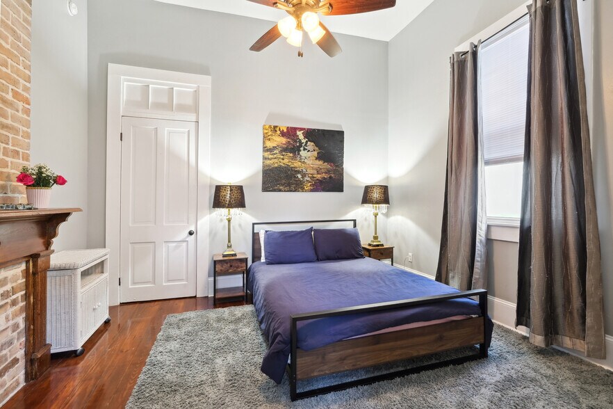 Building Photo - 2311 Dumaine St