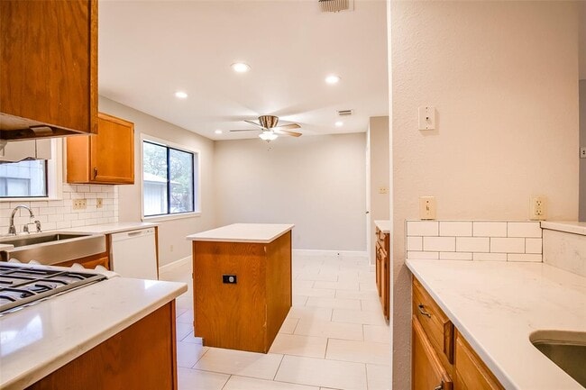 Building Photo - 11920 Meadowfire Dr