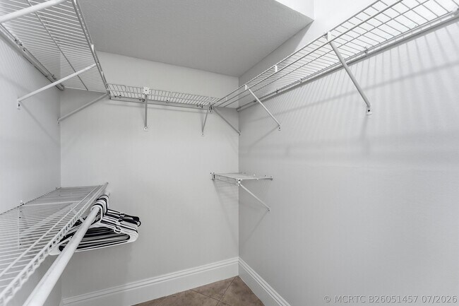 Building Photo - 1427 E Hillsboro Blvd