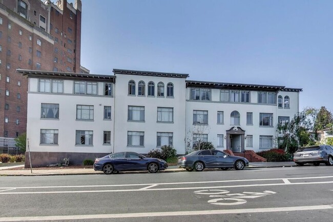 Building Photo - 465 Bellevue Ave