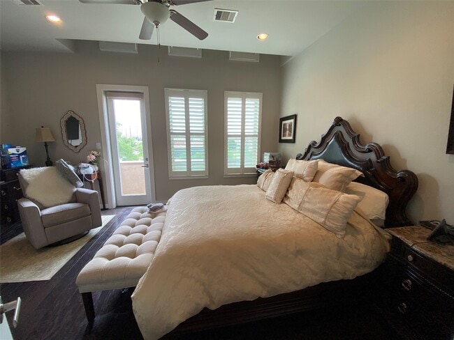 Building Photo - 115 E 2nd St