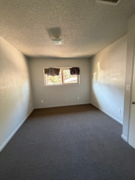 Building Photo - 1220 S Pinegrove Rd