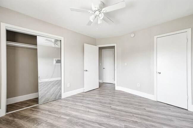 Building Photo - 1711 Fourcade St