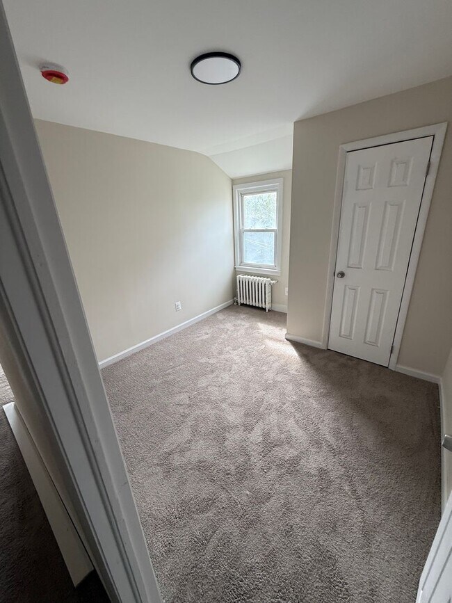 Building Photo - Newly Renovated 2 Bedroom Apartment in Baltimore County!