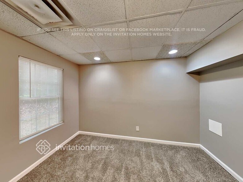 Building Photo - 2318 Sandspring Dr SW