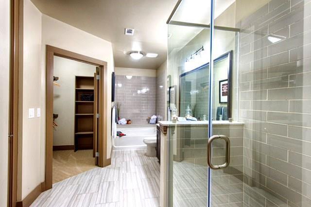 Building Photo - 10402 Town and Country Way