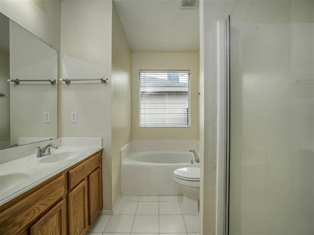 Building Photo - 2404 Grover Cleveland Dr