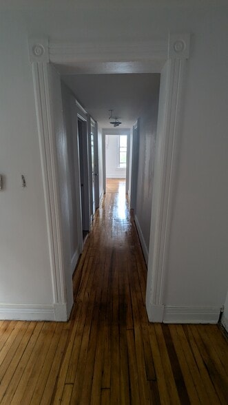 Building Photo - 136 Dove St