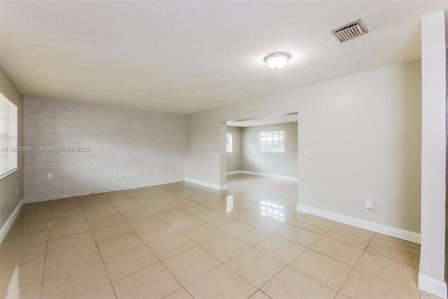 Building Photo - 221 N 65th Way