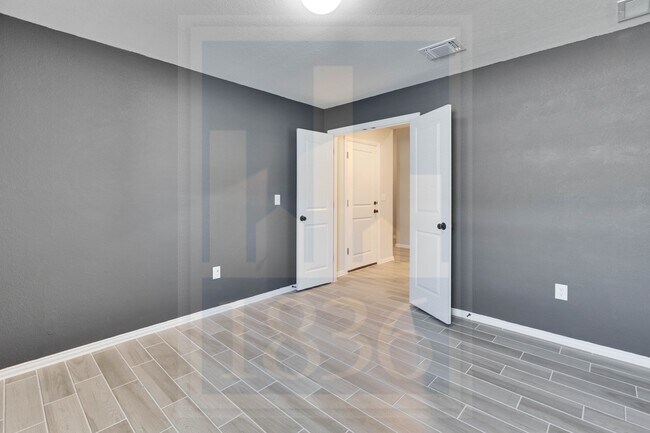 Building Photo - 135 Hackberry Ln