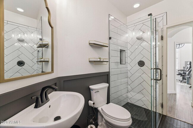 Building Photo - 2732 E Hillery Dr