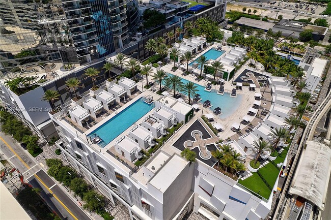 Building Photo - 851 NE 1st Ave