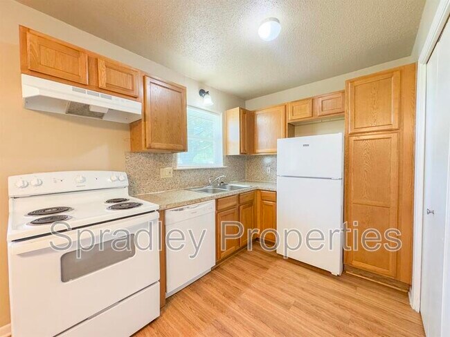 Building Photo - 705 Apache Dr