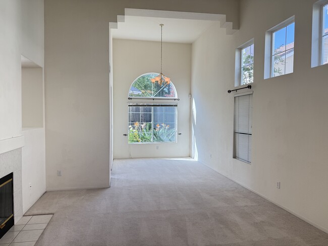 Building Photo - 1032 Feather Cir