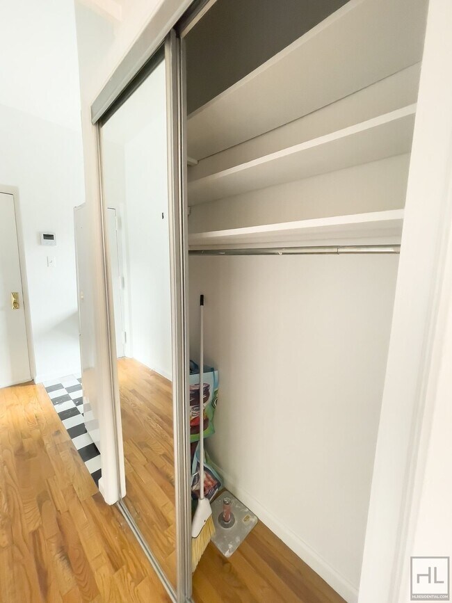 Building Photo - DIAMOND STREET / Greenpoint Studio / Amazi...