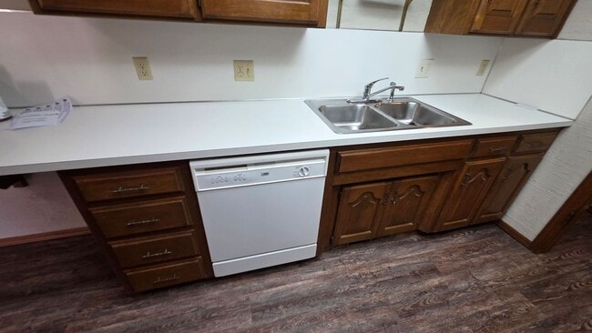 Building Photo - Wonderful 2 Bedroom Duplex in Bethany!  $1250 Per Month!