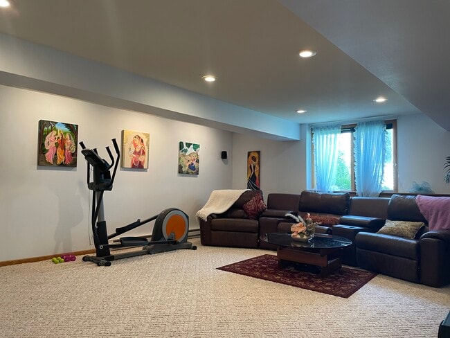 Building Photo - 6128 Jeffers Dr