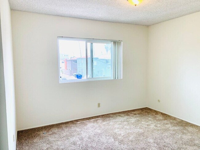 Building Photo - LIVE BY THE BEACH IN MISSION BEACH!  2BR/1...