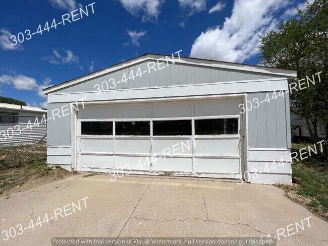 Building Photo - 204 Oak St