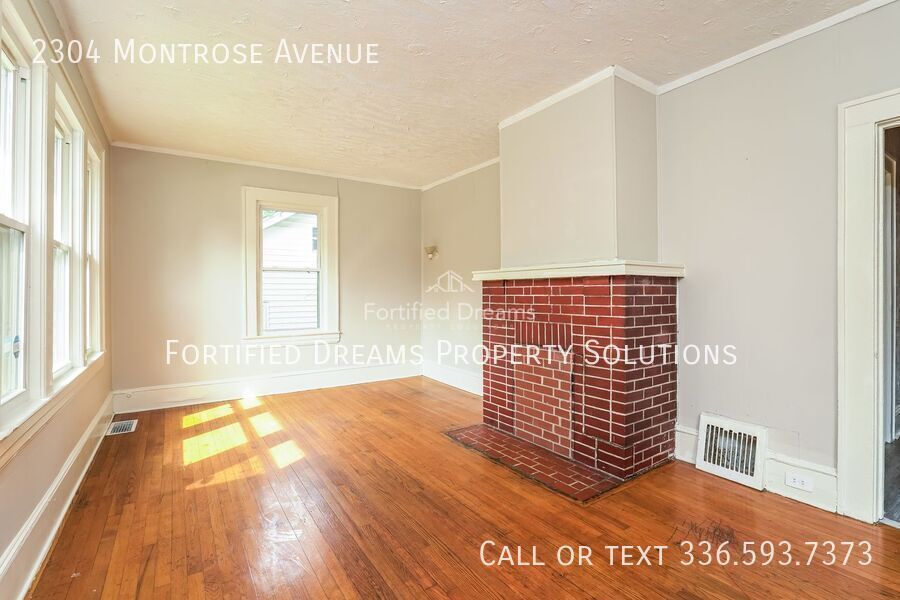 Building Photo - 2304 Montrose Ave