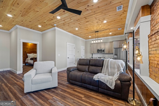 Building Photo - 958 Church St