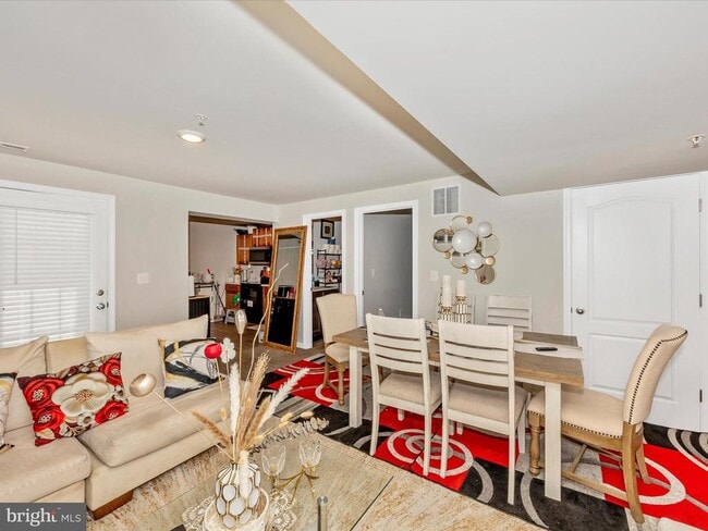 Building Photo - 1704 Evansberry Dr