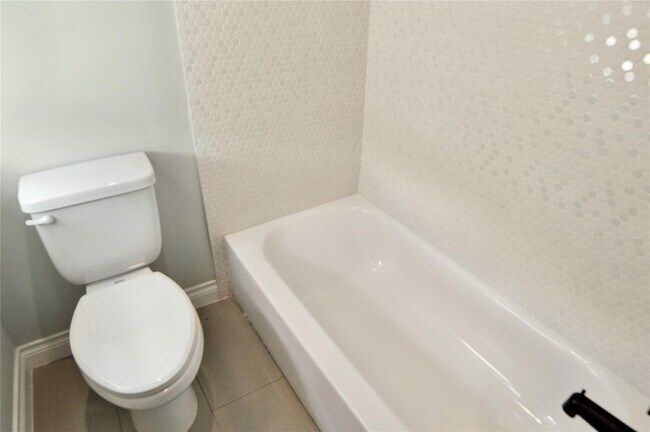 Building Photo - 8918 Spring Knoll Forest Dr