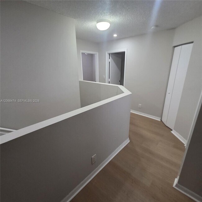 Building Photo - 4730 Lago Vista Dr