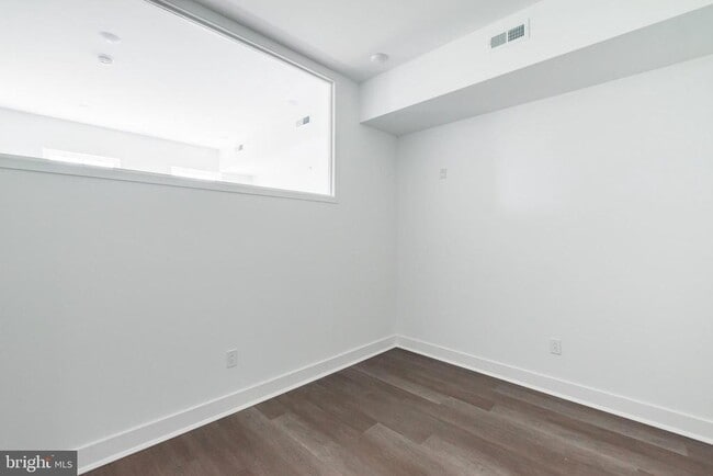 Building Photo - 813 N Broad St