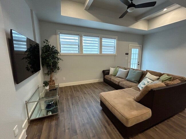 Building Photo - 2BED / 1BATH Condo/Townhome For Lease! Available NOW!