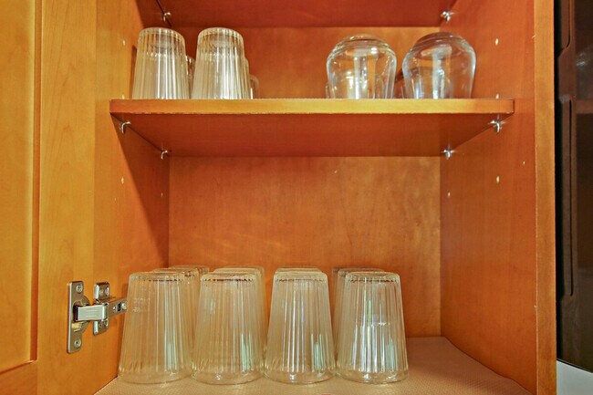 Building Photo - 915 W Pacific Ave