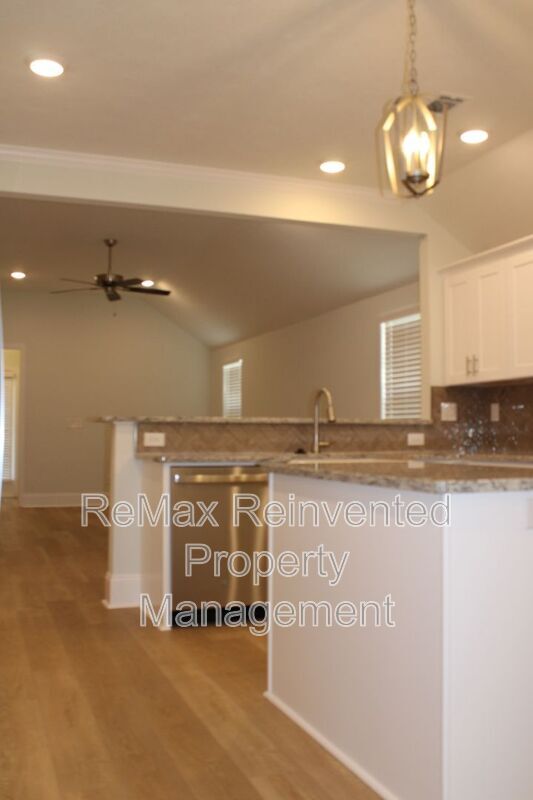 Building Photo - 921 Holbrook Dr