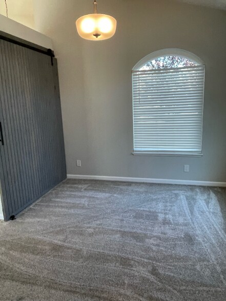 Building Photo - 2468 Del mar Ct