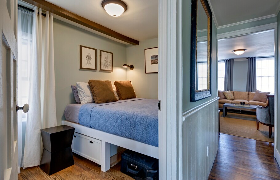 Building Photo - 437 State St