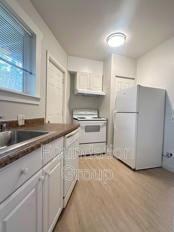 Building Photo - Davis Place Apartments