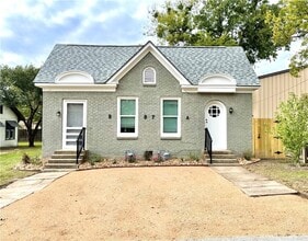 Building Photo - 907 Bina St